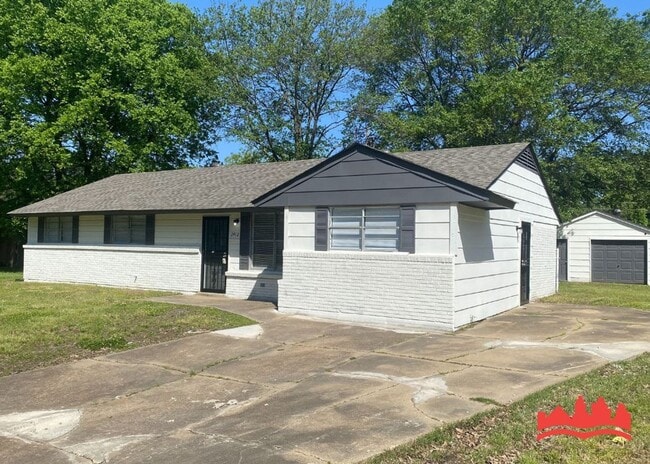 2412 Gathings Dr in West Memphis, AR - Building Photo - Building Photo
