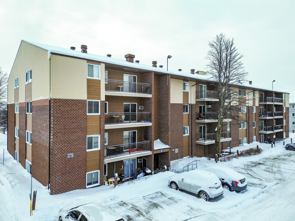 820 De Nemours Rue in Québec, QC - Building Photo