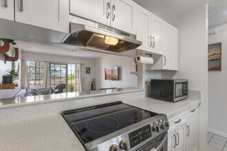 94-100-100 Huki Pl in Waipahu, HI - Building Photo - Building Photo