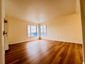 3218 Hyde St in Oakland, CA - Building Photo - Building Photo