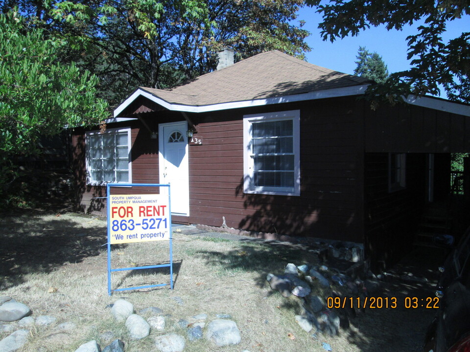 135 NW B Ave in Myrtle Creek, OR - Building Photo