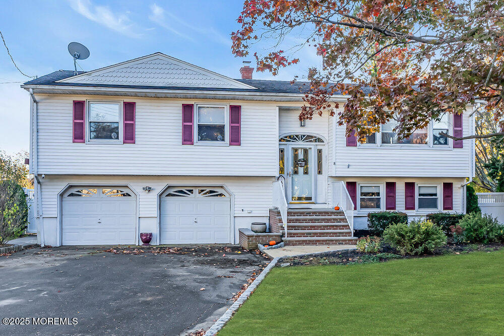 8 Walnut Pl in West Long Branch, NJ - Building Photo