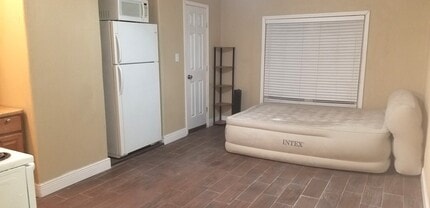 5631 Belarbor St in Houston, TX - Building Photo - Building Photo