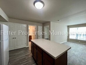 5230 Canyon Cir, Unit D in Newburgh, IN - Foto de edificio - Building Photo