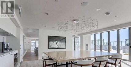8-728 Hillsdale Ave E in Toronto, ON - Building Photo - Building Photo