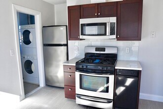 86 Elmira St, Unit 2 in Boston, MA - Foto de edificio - Building Photo