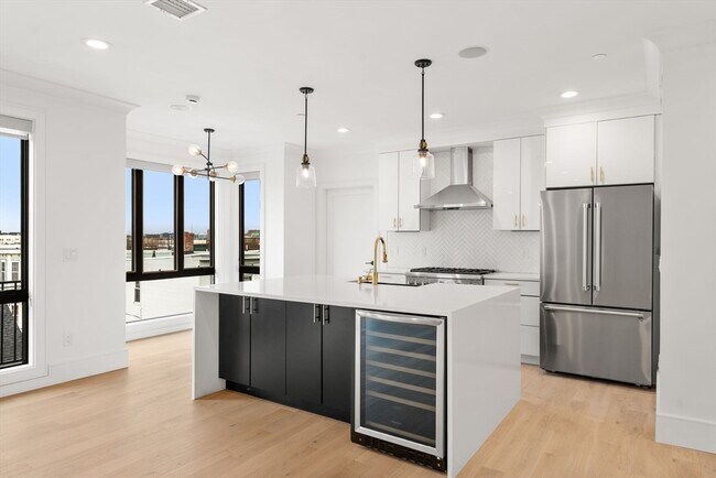 148 W 9th St, Unit PH7 in Boston, MA - Building Photo - Building Photo