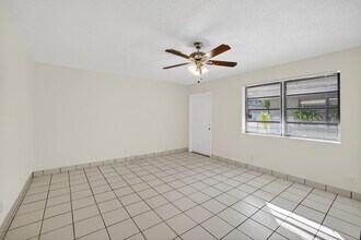 2500 SW 18th Terrace in Fort Lauderdale, FL - Building Photo - Building Photo