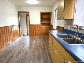 8101 Marian St in Warren, MI - Building Photo - Building Photo