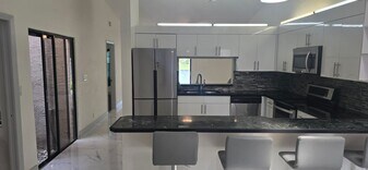 5161 NW 11th Ln in Deerfield Beach, FL - Building Photo