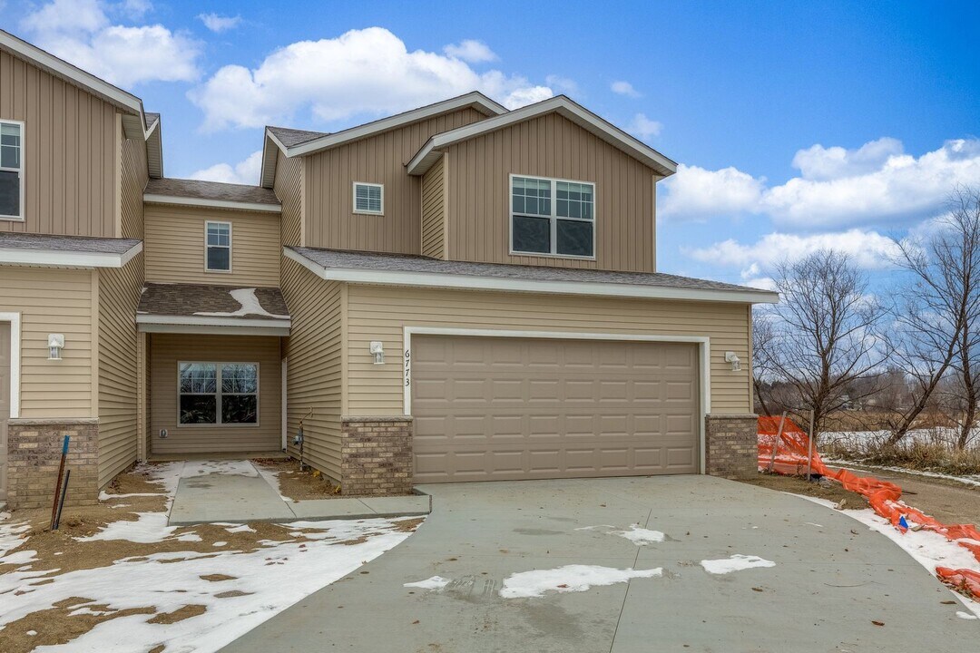 6773 Gingham Ct in Monticello, MN - Building Photo