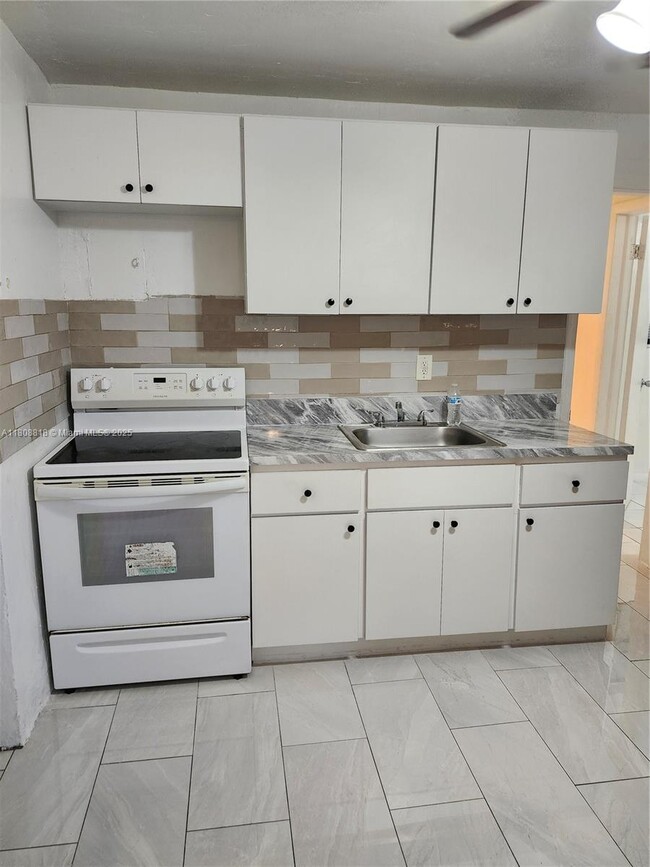 551 NE 139th St in North Miami, FL - Building Photo - Building Photo