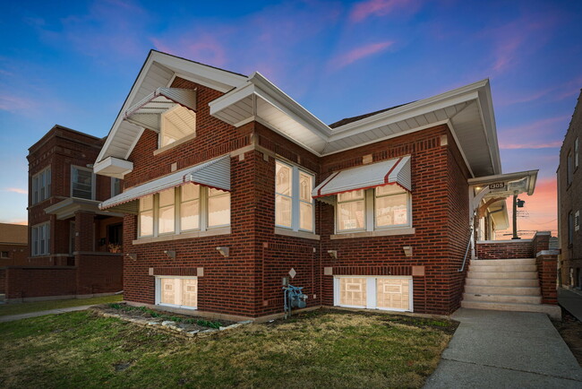 property at 1305 S Lombard Ave