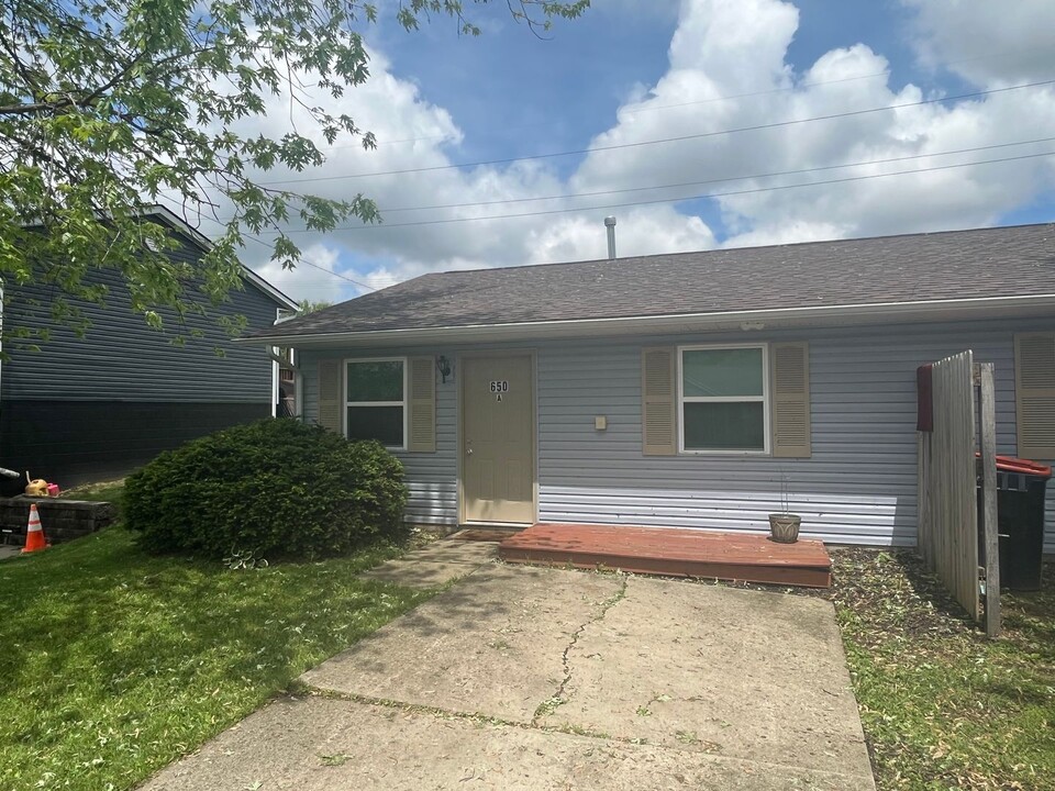650 Crest Dr in Heath, OH - Foto de edificio