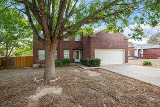 615 Camp Fire Trail in Pflugerville, TX - Foto de edificio - Building Photo