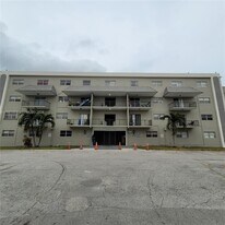 5100 SW 41st St in Hollywood, FL - Building Photo