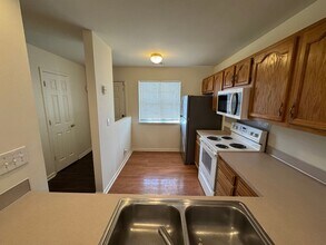 9107 Charminster Ct in Charlotte, NC - Foto de edificio - Building Photo