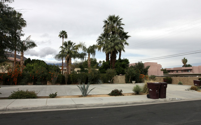 44457 San Rafael Ave in Palm Desert, CA - Building Photo - Building Photo