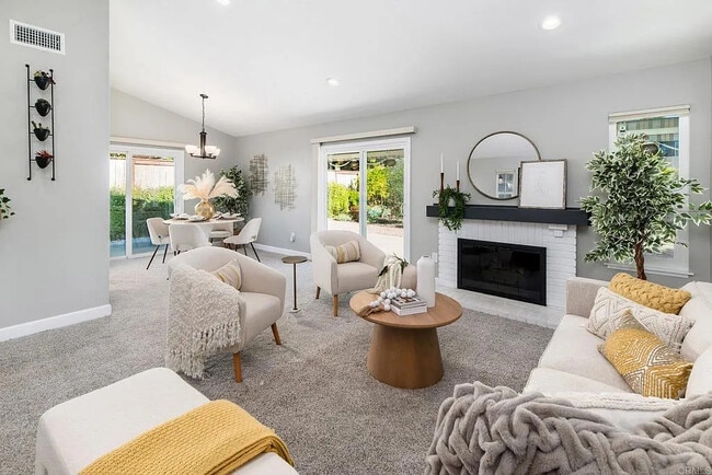 2725 Glasgow Dr in Carlsbad, CA - Building Photo - Building Photo