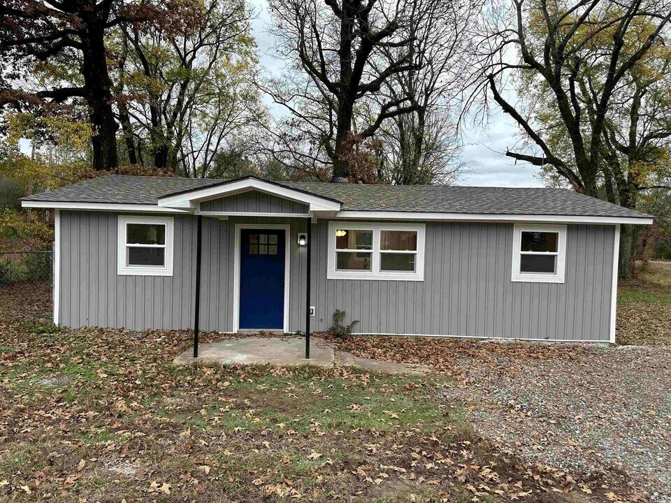 2730 Spring St in Hot Springs National Park, AR - Building Photo