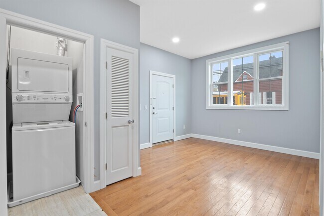 100 Griffith St in Jersey City, NJ - Building Photo - Building Photo