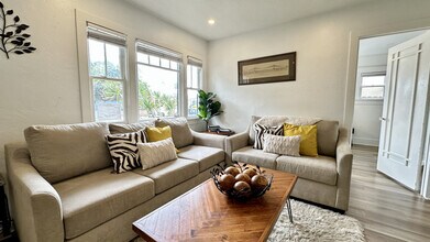 4752 Lotus St in San Diego, CA - Building Photo - Building Photo