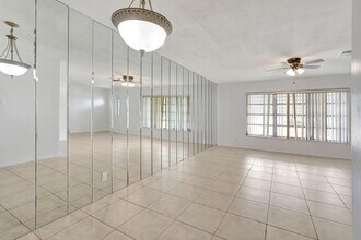 6707 NW 70th St, Unit 01-0324 in Tamarac, FL - Building Photo - Building Photo