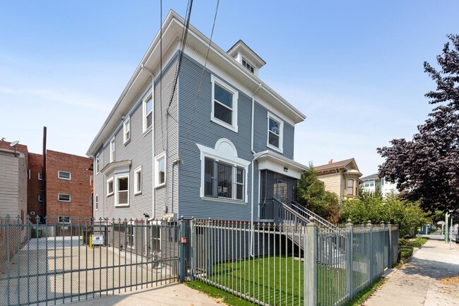 1015 Martin Luther King Jr Way, Unit 1 in Oakland, CA - Building Photo - Building Photo