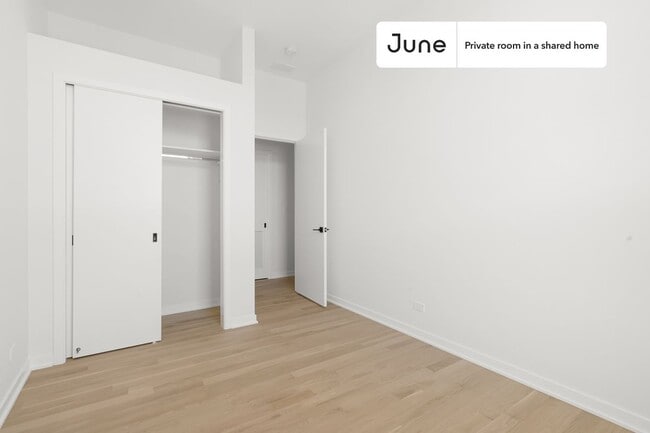Private bedroom in 4 bed/3 bath Home in Chicago, IL - Building Photo - Building Photo