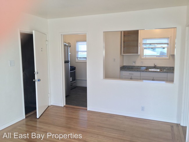 1046 63rd St in Oakland, CA - Foto de edificio - Building Photo