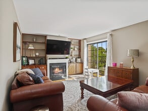 272 Hubbard Ave in Stamford, CT - Building Photo - Building Photo