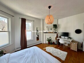 248 Broadway, Unit 1 in Cambridge, MA - Foto de edificio - Building Photo