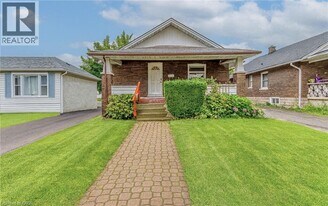 5188 Maple St in Niagara Falls, ON - Building Photo