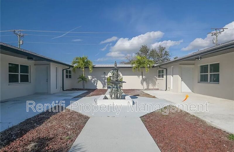 1324 Miramar St in Cape Coral, FL - Foto de edificio