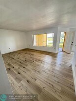 2341 NW 33rd St in Oakland Park, FL - Building Photo