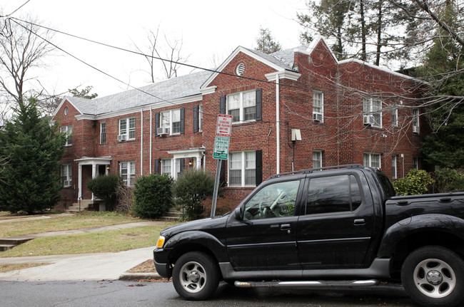 4025-4029 Beecher St NW in Washington, DC - Foto de edificio - Building Photo