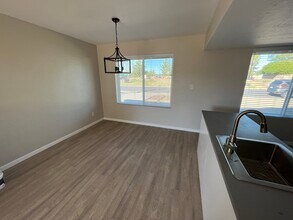 2333 W Larkspur Dr in Phoenix, AZ - Building Photo - Building Photo