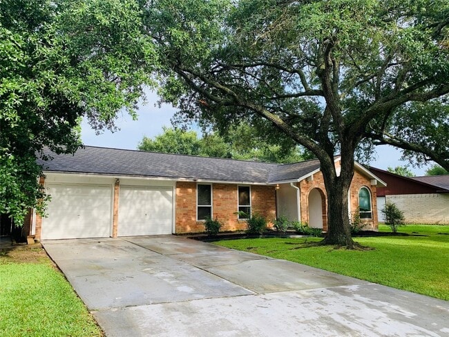 1910 Pear Creek Cir in Houston, TX - Building Photo - Building Photo