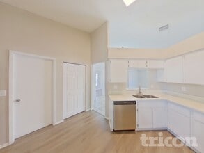 1236 Sweet Gum Dr, Unit 238 in Brandon, FL - Building Photo - Building Photo