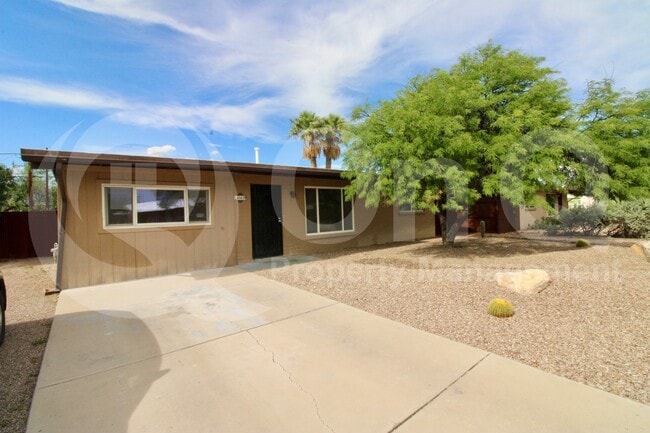4043 E Deseret Dr in Tucson, AZ - Building Photo - Building Photo