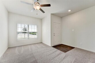 360 Cres Park Dr in Jarrell, TX - Building Photo - Building Photo