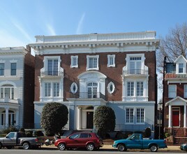 2215 Monument Ave in Richmond, VA - Foto de edificio - Building Photo