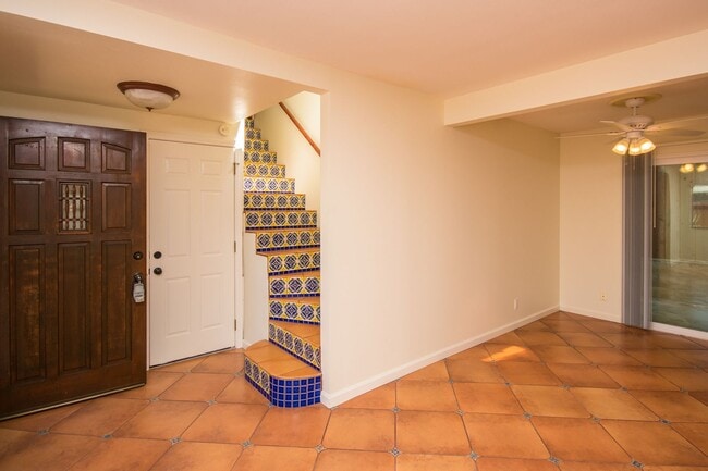 1635 Mountain View Ave in Oceanside, CA - Foto de edificio - Building Photo
