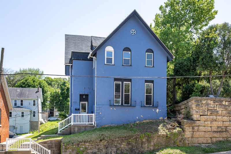 636 Loras Blvd in Dubuque, IA - Building Photo
