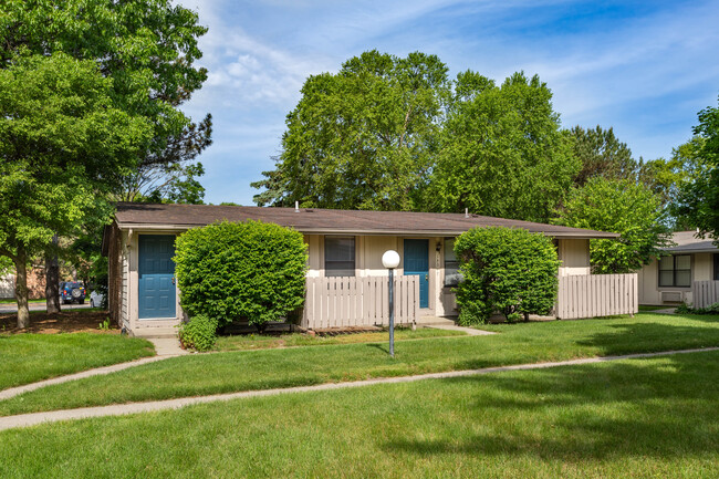 Ashgrove in Sterling Heights, MI - Foto de edificio - Building Photo