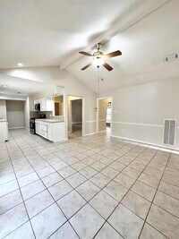 1503 W Donovan St photo'