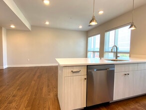 36 North Beacon St, Unit 1 in Boston, MA - Foto de edificio - Building Photo