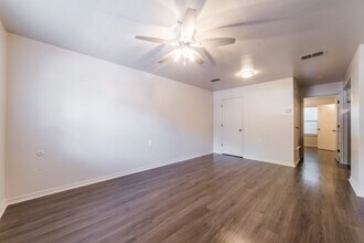Watson Street Apartments in Fayetteville, AR - Foto de edificio - Building Photo
