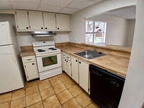 11273 SW 88th St in Miami, FL - Building Photo - Building Photo