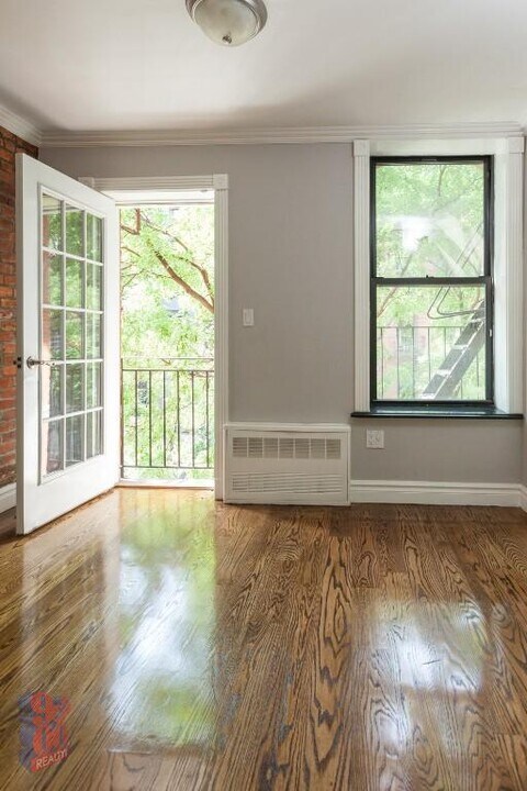521 E 5th St in New York, NY - Building Photo
